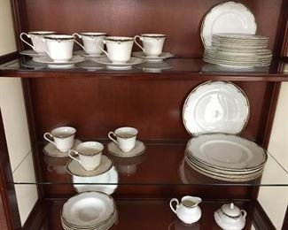 $350.00 Royal Doulton Rhodes 8 Six piece setting