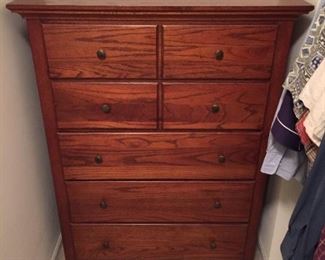 $95.00 Thomasville Dark Oak Dresser 38 x 19 x 49