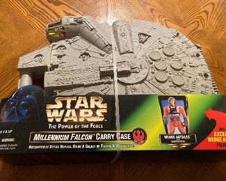 Star Wars  Action Figures: Millennium Falcon
