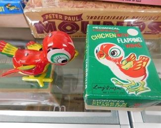 Tin Litho Wind-up Chicken with Flapping Wings(MIB/Made in Japan)