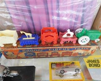 Banner Circus Train with Box