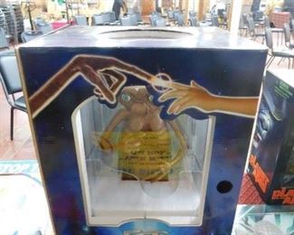 Toys r Us E.T. Exclusive 12" Figure in Box(Glows and Talks)