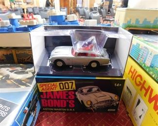 James Bond Aston Martin D.B. 5 in Box