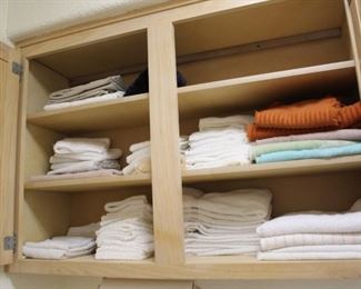 Many towels, linens