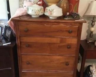 4 drawer Chest With decor