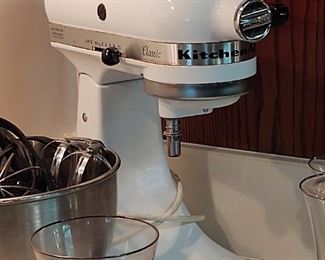 Kitchen aid Mixer With All Attachments