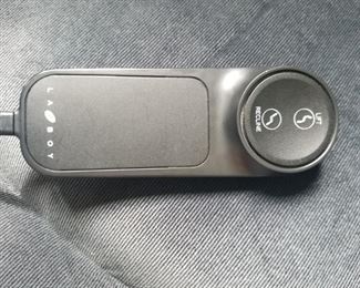 La Z Boy Recliner Lift Chair $400