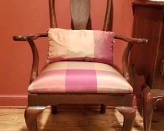 Ethan Allen Georgian Court Dining Table with Six Side Chairs, Two Arm Chairs, Two Leaves, and a set of pads $1000