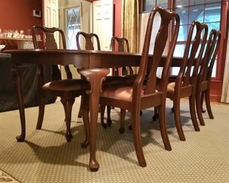 Ethan Allen Georgian Court Dining Table with Six Side Chairs, Two Arm Chairs, Two Leaves, and a set of pads $1000