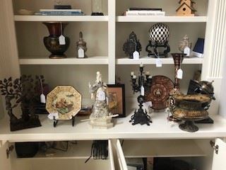 Lots of décor items