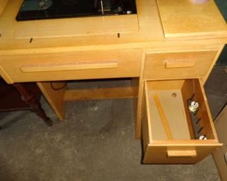 PLL #128  Singer Sewing Machine & Cabinet  $175