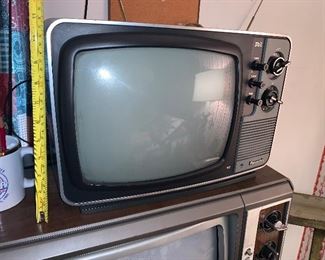 PLL #900 Vintage TV $15