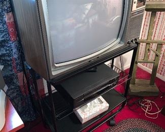 PLL #901 Vintage TV $15 TV Stand Rack $20