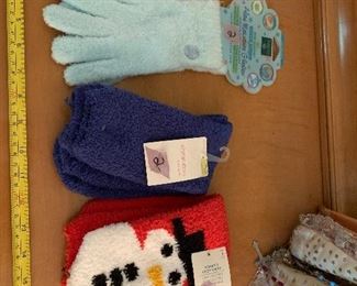 PLL #961 Gloves & Socks New $2 Each