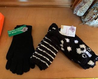 PLL #964 Gloves $2                            PLL #965 Socks $4 2pk