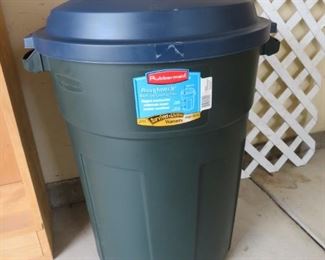 rubbermaid trashcans