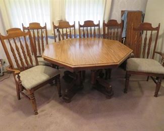 dining table w/6 chairs & 3 leaves