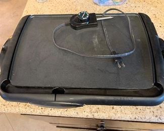 v28- griddle with cord $8 