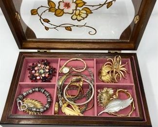 Vintage Jewelry Brooch Bundle https://ctbids.com/#!/description/share/416044