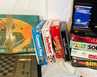 Board Game Bundle; Vintage, Newer & Electronic https://ctbids.com/#!/description/share/416386