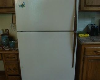 Hotpoint refrigerator with icemaker