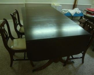 Duncan Phyfe table with 3 leaves