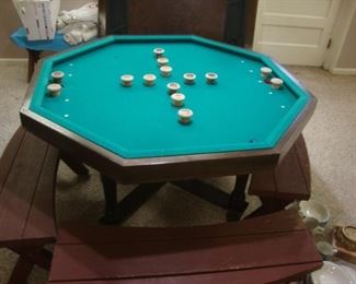 Bumper pool table