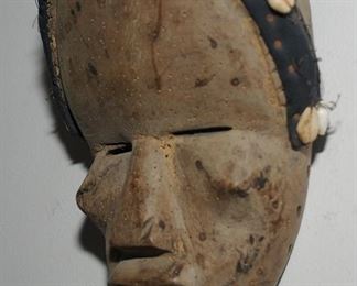 RARE: DEANGLE MASK ~ SLIT KAOLINED EYES ~ ROLLER FIBER ~ COWRIE SHELLS $200.00