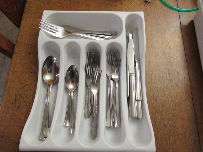 Mixed set silverware-Includes: 14 forks, 8 table knives, 6 large serving spoons, 5 Ice tea spoons, 1 butter knife, Carving fork, 4 teaspoons-Price 15.00