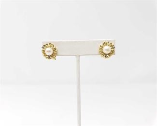 631	

14k Gold Pearl Stud Earrings with Accent Diamonds - 5.3g
 Weighs 5.3g. Each earring includes 2 diamonds 