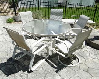 Round Table with 5 chairs $250