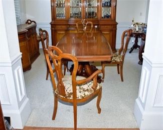 87. Dining Table and Chair Set