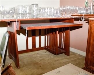 127. Table with Storage