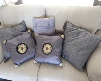 5 decorative purple throw pillows