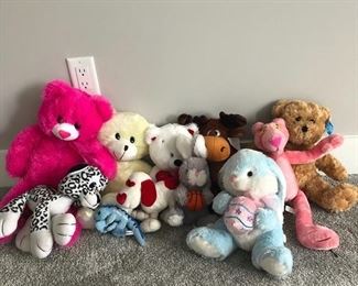 Bundle of like new stuffed animals. Asking $10