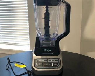 Ninja Blender. Motor works like new. Pitcher lid needs to be replaced. Asking $45