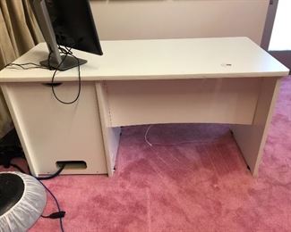 OMNIRAX Desk $40