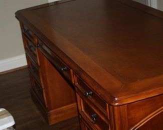 Lexington Sligh Executive Desk w/leather top- $575