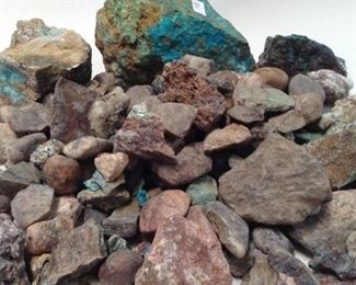 https://connect.invaluable.com/randr/auction-lot/quartz-turquoise-malachite-precious-stones_4E4435A81B