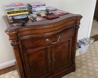 Henredon drawer and cabinet $145
