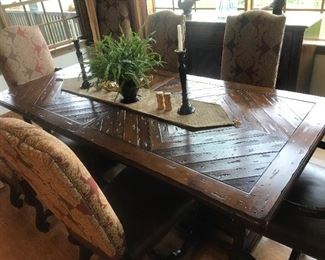 Gorgeous Dining Room Table w/8 Chairs & Sideboard
