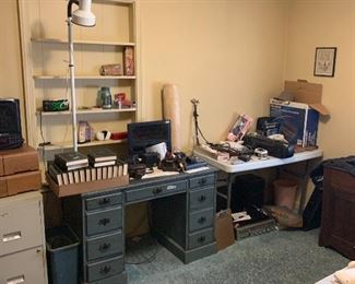 knee hole desk, floor lamp & electronics