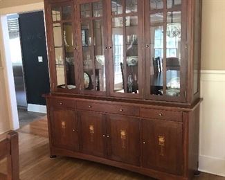 Stickley hutch/buffet 
Like new condition 