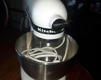 KitchenAid mixer Classic Plus $90