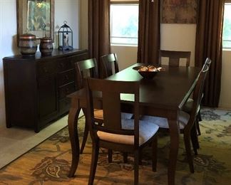 Beautiful Dining Room! 