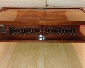 Mid Century Modern  coffee table. Measures 50" Lenght x 18" Height x 27" Width