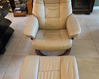 Stressless chair & ottoman in excellent condition