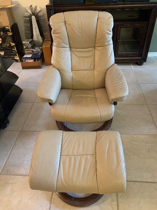 Stressless chair & ottoman in excellent condition