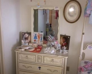 Vtg dresser