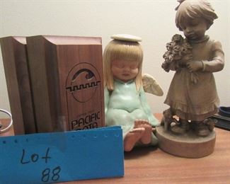 Lot 88 - Book Ends, small statues $35.00 